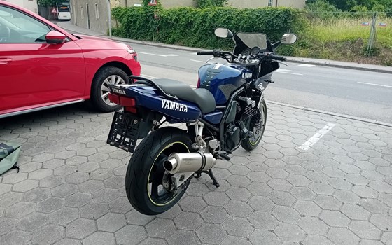 Gebrauchtmotorrad Yamaha FZS 600 Fazer - Bild 3 Gebrauchtmotorrad Yamaha FZS 600 Fazer - Bild 3