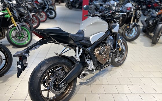 Neufahrzeug Honda CB650R E-Clutch - Bild 3