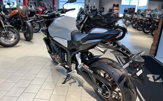 Neufahrzeug Honda CB650R E-Clutch - Bild 4