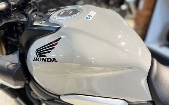 Neufahrzeug Honda CB650R E-Clutch - Bild 8