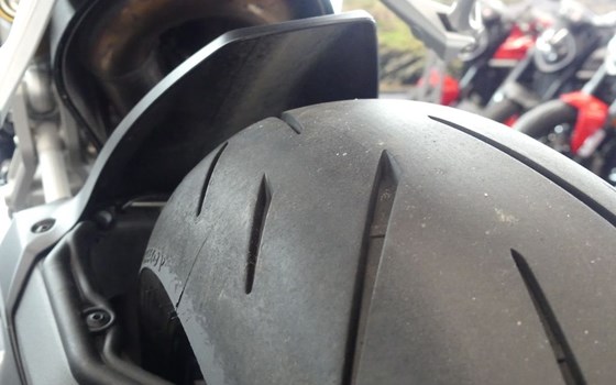 Gebrauchtmotorrad Ducati Streetfighter V2 - Bild 4