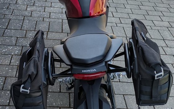 Gebrauchtmotorrad Honda CB125R - Bild 6