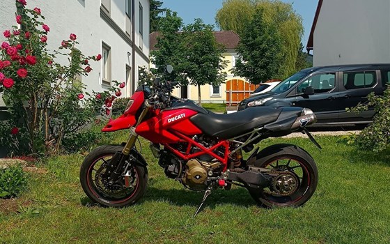 Gebrauchtmotorrad Ducati Hypermotard 1100 S - Bild 2 Gebrauchtmotorrad Ducati Hypermotard 1100 S - Bild 2