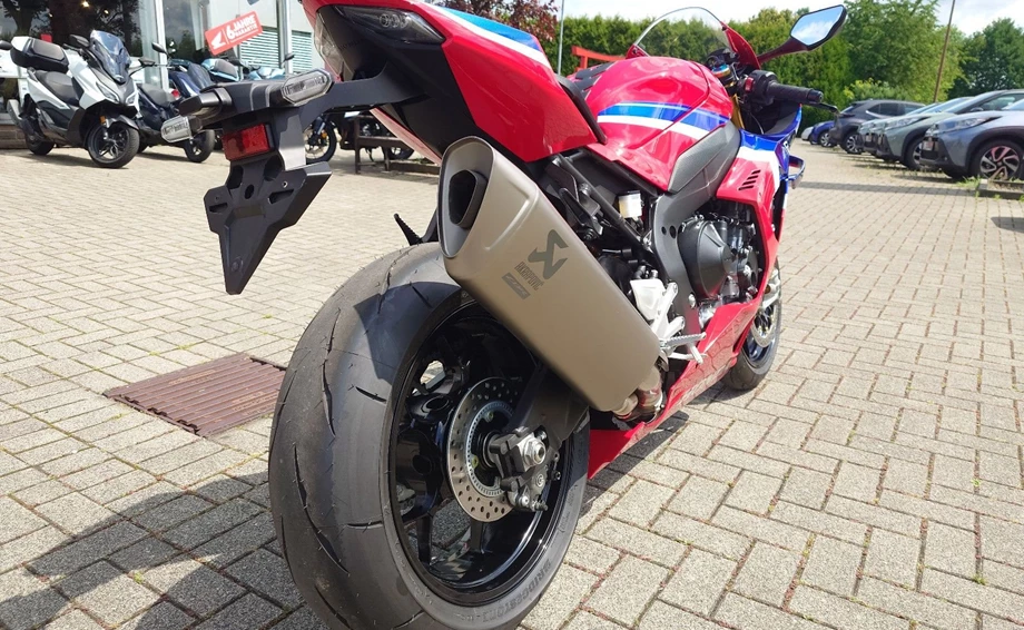 Angebot Honda CBR1000RR-R Fireblade SP Bild 10: Angebot Honda CBR1000RR-R Fireblade SP