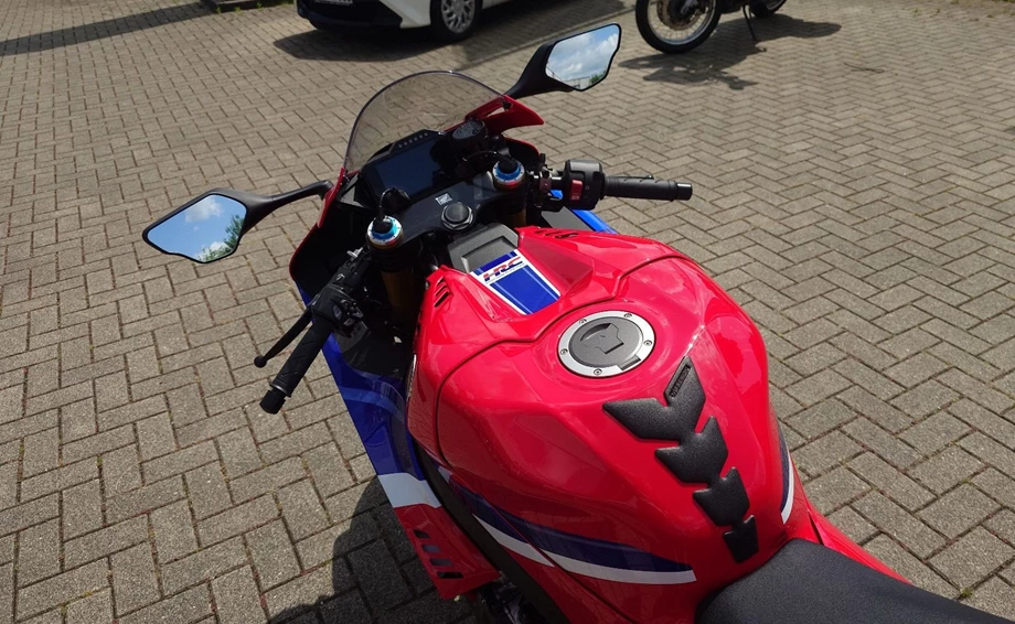 Angebot Honda CBR1000RR-R Fireblade SP Bild 11: Angebot Honda CBR1000RR-R Fireblade SP