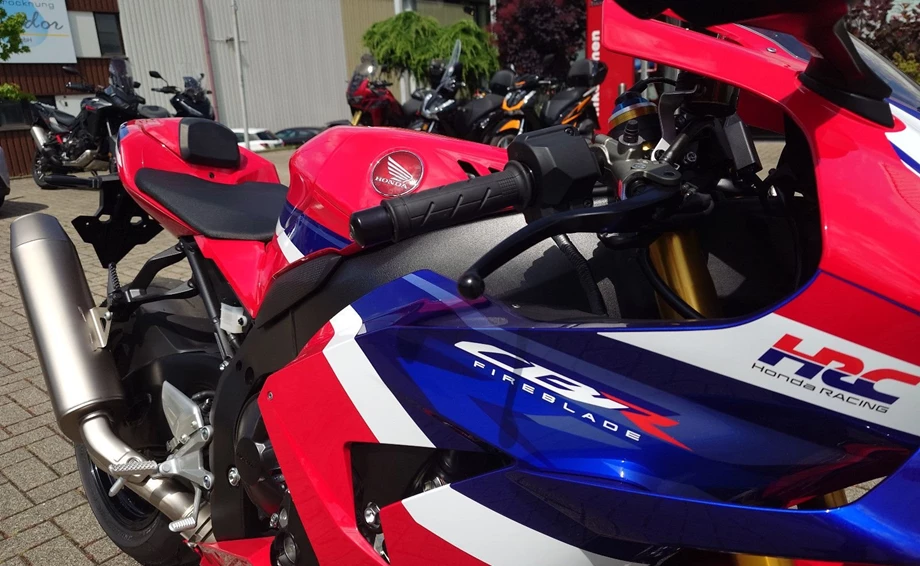 Angebot Honda CBR1000RR-R Fireblade SP Bild 13: Angebot Honda CBR1000RR-R Fireblade SP
