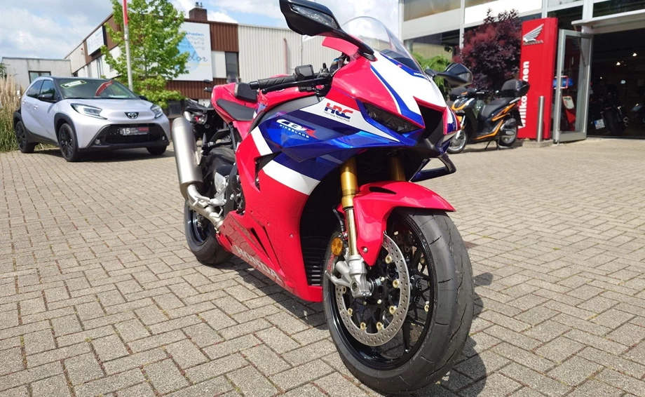 Angebot Honda CBR1000RR-R Fireblade SP Bild 4: Angebot Honda CBR1000RR-R Fireblade SP