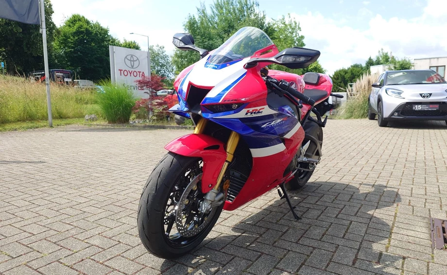 Angebot Honda CBR1000RR-R Fireblade SP Bild 5: Angebot Honda CBR1000RR-R Fireblade SP