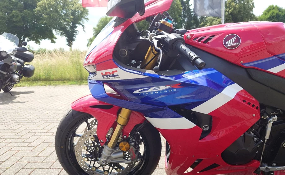 Angebot Honda CBR1000RR-R Fireblade SP Bild 7: Angebot Honda CBR1000RR-R Fireblade SP