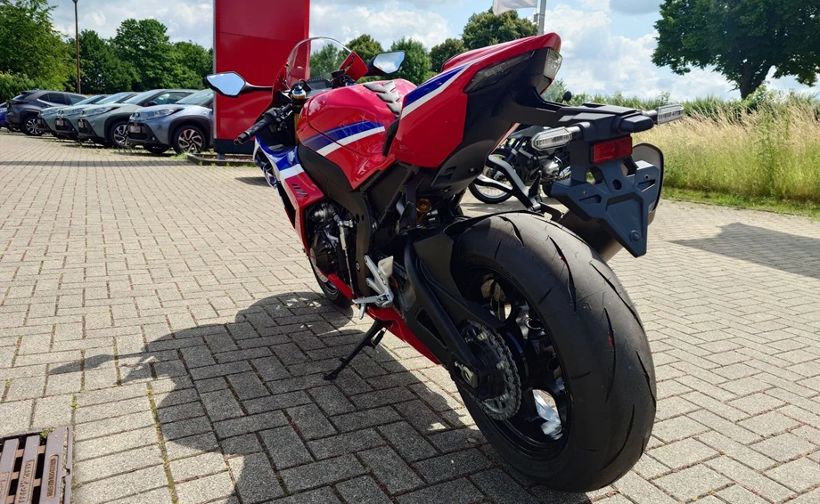 Angebot Honda CBR1000RR-R Fireblade SP Bild 9: Angebot Honda CBR1000RR-R Fireblade SP