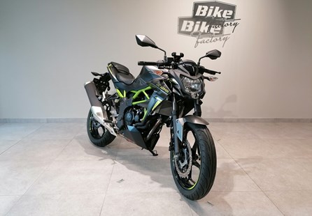 Kawasaki Z125 (schwarz)