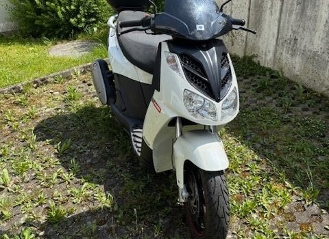 Gebrauchtmotorrad Derbi Rambla 300 i.e. - Bild 1 Gebrauchtmotorrad Derbi Rambla 300 i.e. - Bild 1