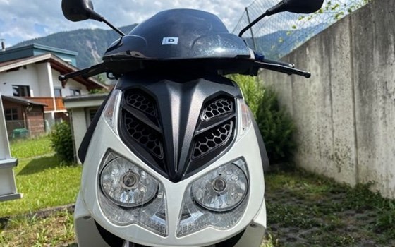 Gebrauchtmotorrad Derbi Rambla 300 i.e. - Bild 3 Gebrauchtmotorrad Derbi Rambla 300 i.e. - Bild 3