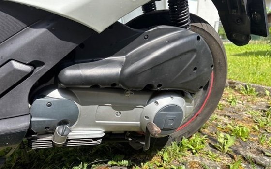 Gebrauchtmotorrad Derbi Rambla 300 i.e. - Bild 9 Gebrauchtmotorrad Derbi Rambla 300 i.e. - Bild 9