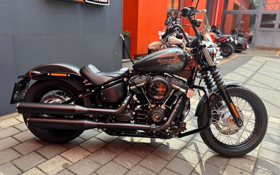 Gebrauchtmotorrad Harley-Davidson Softail Street Bob FXBB - Bild 2 Gebrauchtmotorrad Harley-Davidson Softail Street Bob FXBB - Bild 2