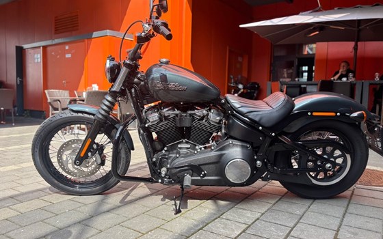 Gebrauchtmotorrad Harley-Davidson Softail Street Bob FXBB - Bild 4 Gebrauchtmotorrad Harley-Davidson Softail Street Bob FXBB - Bild 4