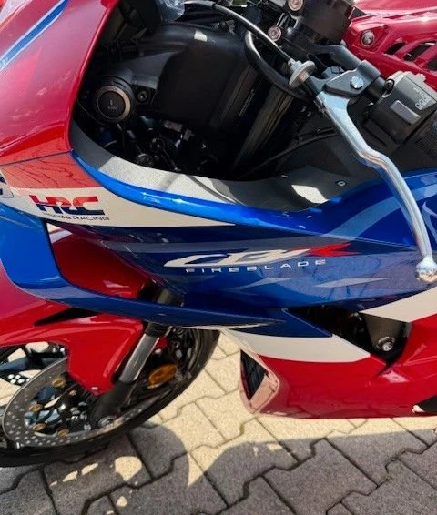 Angebot Honda CBR1000RR-R Fireblade Bild 11: Angebot Honda CBR1000RR-R Fireblade