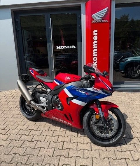 Angebot Honda CBR1000RR-R Fireblade Bild 2: Angebot Honda CBR1000RR-R Fireblade