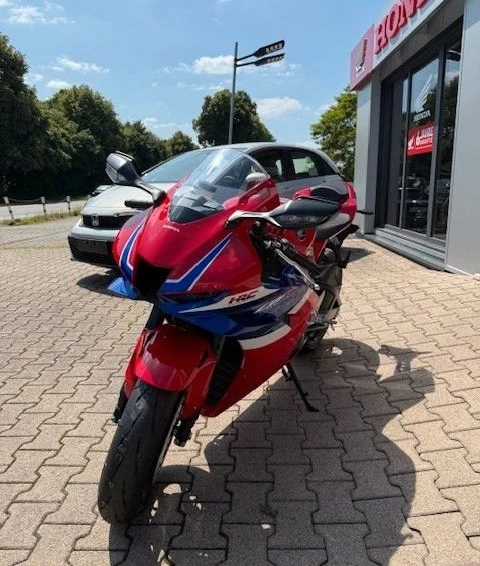 Angebot Honda CBR1000RR-R Fireblade Bild 6: Angebot Honda CBR1000RR-R Fireblade