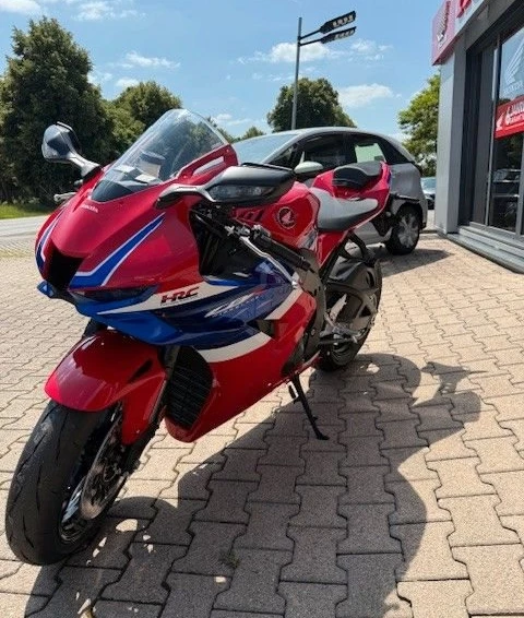 Angebot Honda CBR1000RR-R Fireblade Bild 7: Angebot Honda CBR1000RR-R Fireblade