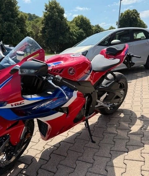 Angebot Honda CBR1000RR-R Fireblade Bild 8: Angebot Honda CBR1000RR-R Fireblade