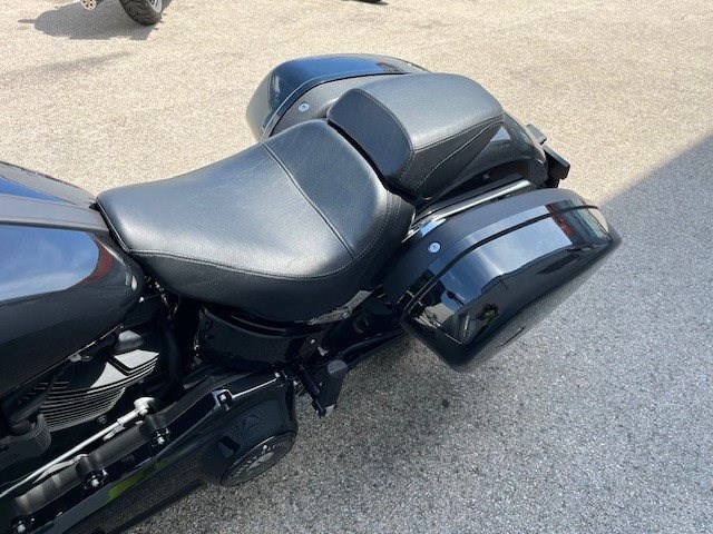 Harley-Davidson Softail Sport Glide FLSB (Vivid Black) - Bild 11