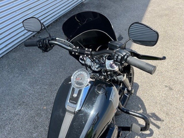 Harley-Davidson Softail Sport Glide FLSB (Vivid Black) - Bild 5