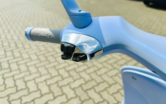 Neufahrzeug Vespa 946 Snake - Bild 16