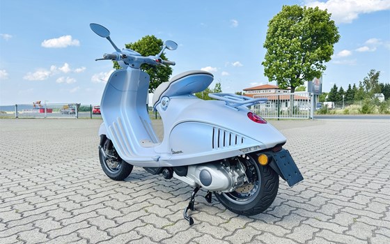 Neufahrzeug Vespa 946 Snake - Bild 2