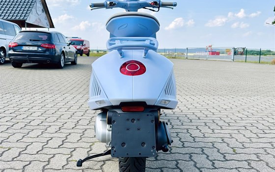 Neufahrzeug Vespa 946 Snake - Bild 3