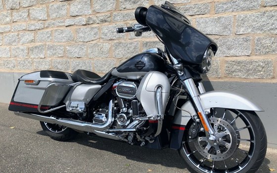Gebrauchtmotorrad Harley-Davidson CVO Street Glide FLHXSE - Bild 1