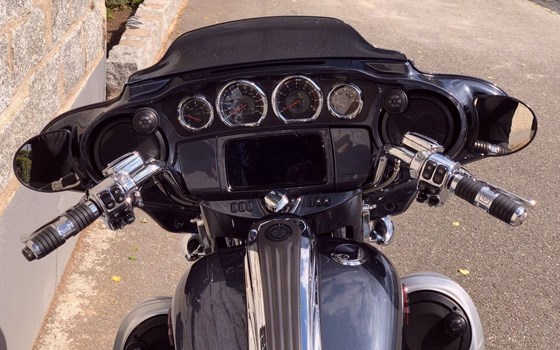 Gebrauchtmotorrad Harley-Davidson CVO Street Glide FLHXSE - Bild 2