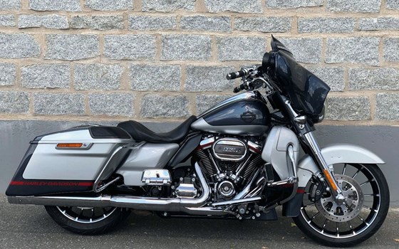 Gebrauchtmotorrad Harley-Davidson CVO Street Glide FLHXSE - Bild 3