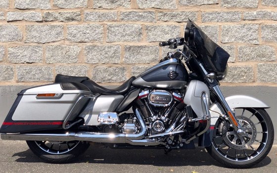 Gebrauchtmotorrad Harley-Davidson CVO Street Glide FLHXSE - Bild 4