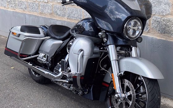 Gebrauchtmotorrad Harley-Davidson CVO Street Glide FLHXSE - Bild 6