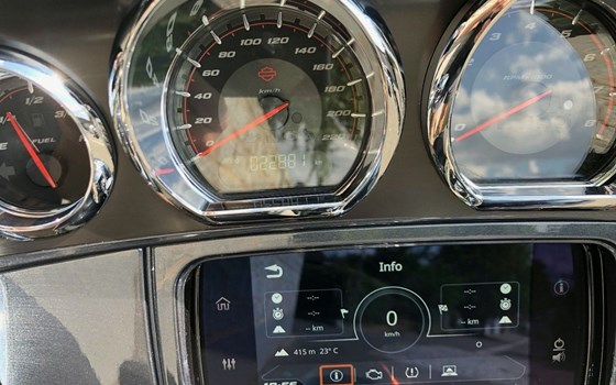 Gebrauchtmotorrad Harley-Davidson CVO Street Glide FLHXSE - Bild 9