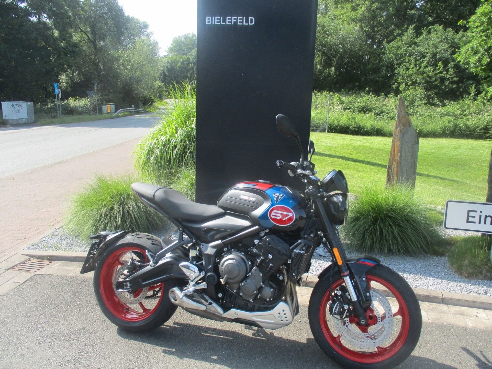 Triumph Trident 660 Triple Tribute