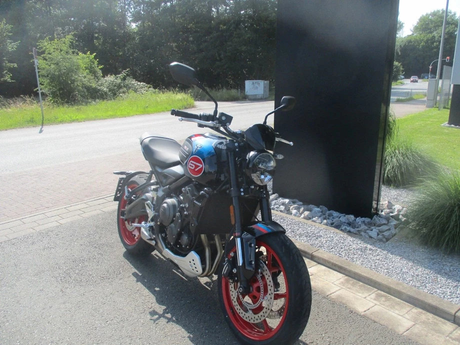 Angebot Triumph Trident 660 Triple Tribute Bild 3: Angebot Triumph Trident 660 Triple Tribute