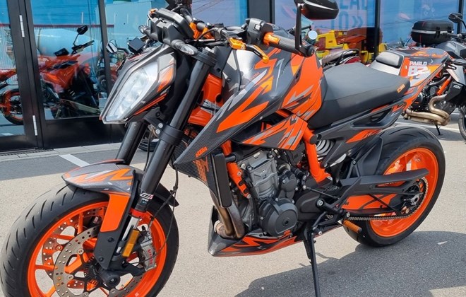KTM 890 Duke R