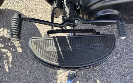 Gebrauchtmotorrad Harley-Davidson Softail Slim FLS - Bild 4