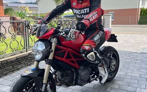 Gebrauchtmotorrad Ducati Monster 1100 Evo - Bild 1 Gebrauchtmotorrad Ducati Monster 1100 Evo - Bild 1