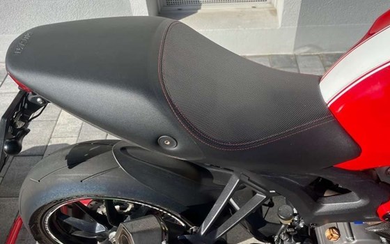 Gebrauchtmotorrad Ducati Monster 1100 Evo - Bild 8 Gebrauchtmotorrad Ducati Monster 1100 Evo - Bild 8