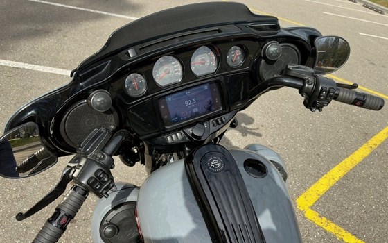 Gebrauchtmotorrad Harley-Davidson CVO Street Glide FLHXSE - Bild 11