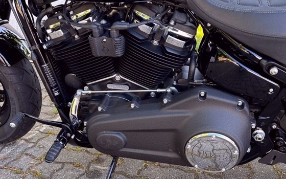 Gebrauchtmotorrad Harley-Davidson Softail Fat Bob 114 FXFBS - Bild 6