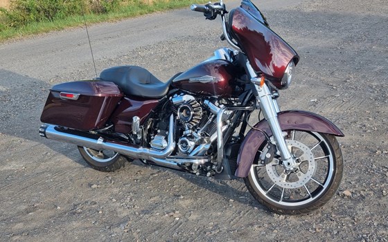 Gebrauchtmotorrad Harley-Davidson Street Glide FLHX - Bild 2 Gebrauchtmotorrad Harley-Davidson Street Glide FLHX - Bild 2