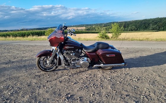 Gebrauchtmotorrad Harley-Davidson Street Glide FLHX - Bild 7 Gebrauchtmotorrad Harley-Davidson Street Glide FLHX - Bild 7