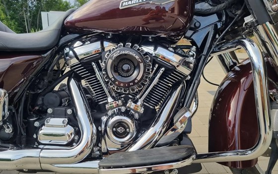 Gebrauchtmotorrad Harley-Davidson Street Glide FLHX - Bild 9 Gebrauchtmotorrad Harley-Davidson Street Glide FLHX - Bild 9