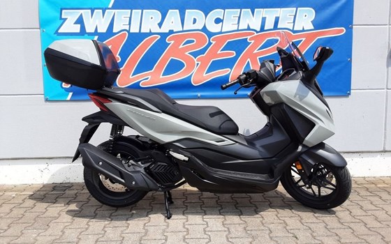 Gebrauchtmotorrad Honda Forza 125 - Bild 2