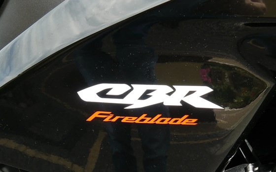 Gebrauchtmotorrad Honda CBR1000RR Fireblade - Bild 5