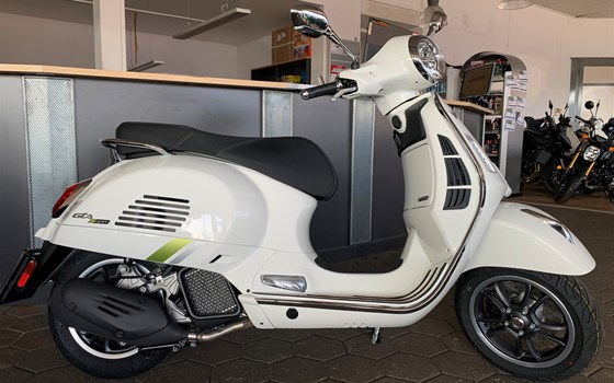 Neufahrzeug Vespa GTS 125 Super Tech - Bild 2 Neufahrzeug Vespa GTS 125 Super Tech - Bild 2